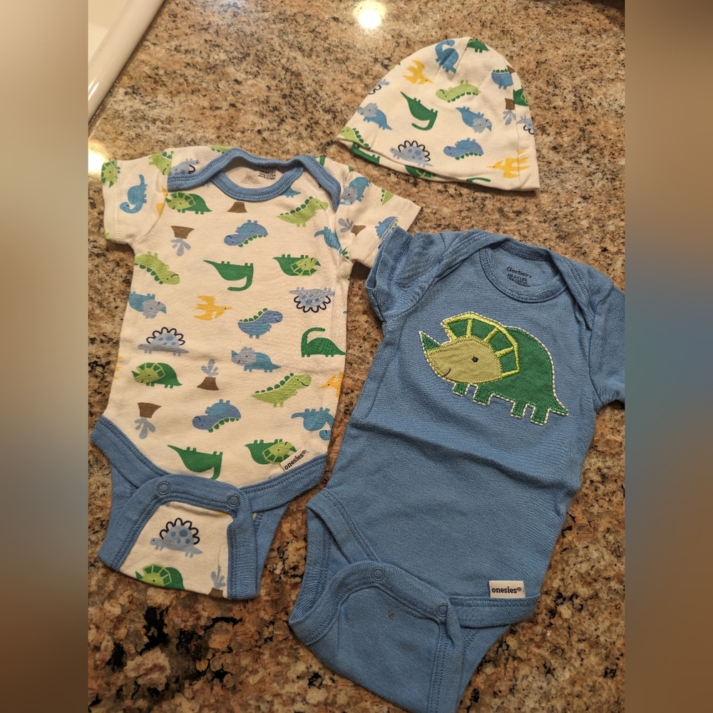 Six outfits, onesies plus a pair of pants for $8. Brand new. New born.